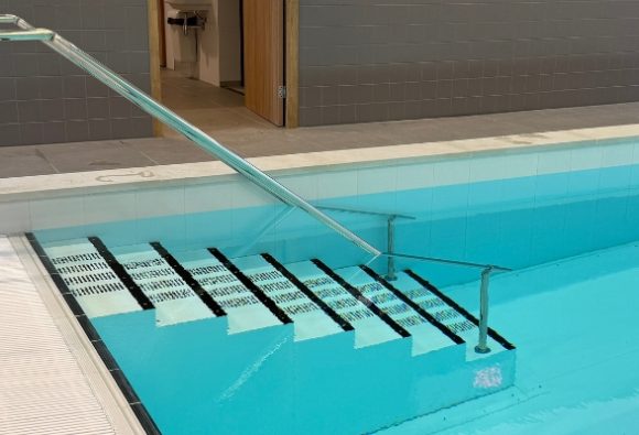 Custom movable floor installed in therapy pool